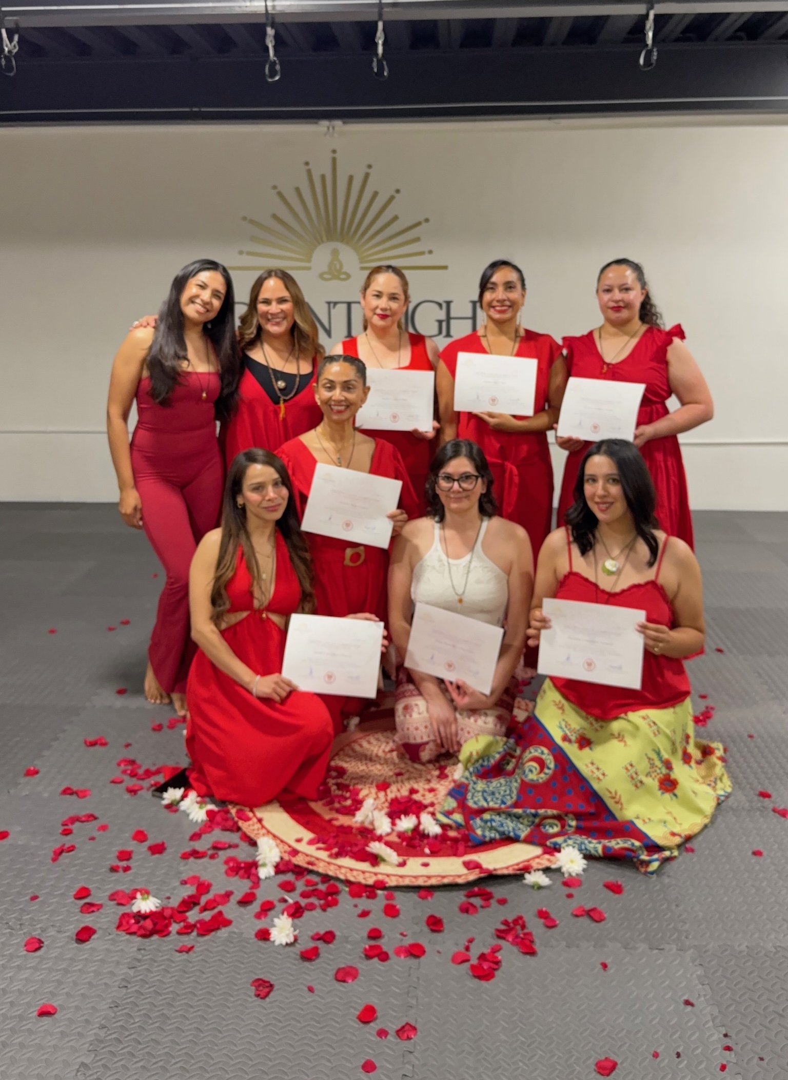 Graduación de certificación de yoga en Radiant Light Yogi Academy